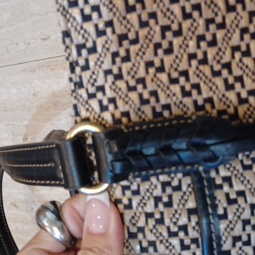 Stunning Tignanello Shoulder Bag - Picture 9 of 14